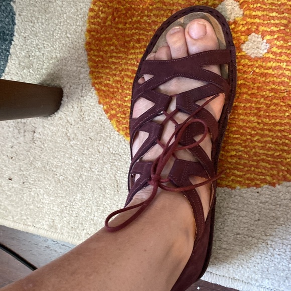 NAOT plum purple leather sandals. 100% leather with cute ties. Size Eur 39 /US 8 - Picture 11 of 12